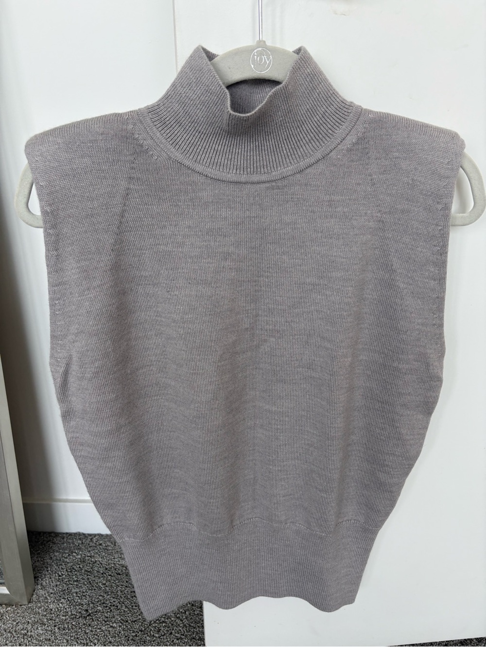 NWOT Babaton Hazlitt Sweater Vest 
from Aritzia. GREY XS super soft!